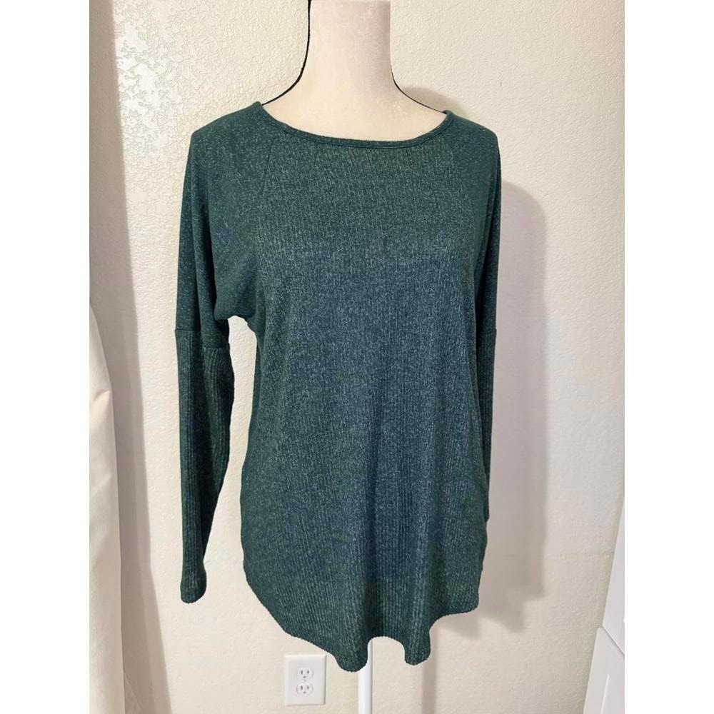 SO Women Green Ribbed Knit Lace Up Back Long Sleeve Top Shirt Size Medium